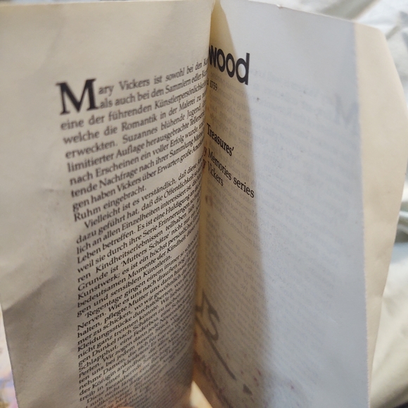 "Mother's Treasures" Collector Plate. Numbered plate by Mary Vickers. - Picture 4 of 9